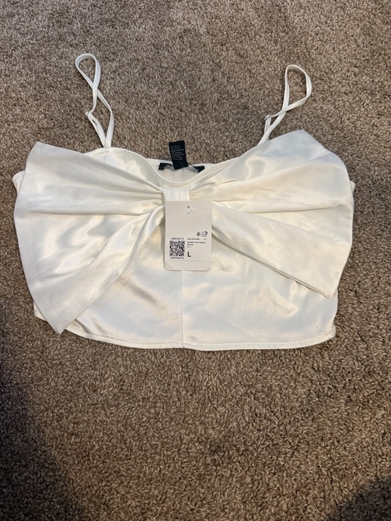 Forever 21 Tops - Forever 21 White Satin Bow-Front Crop Top